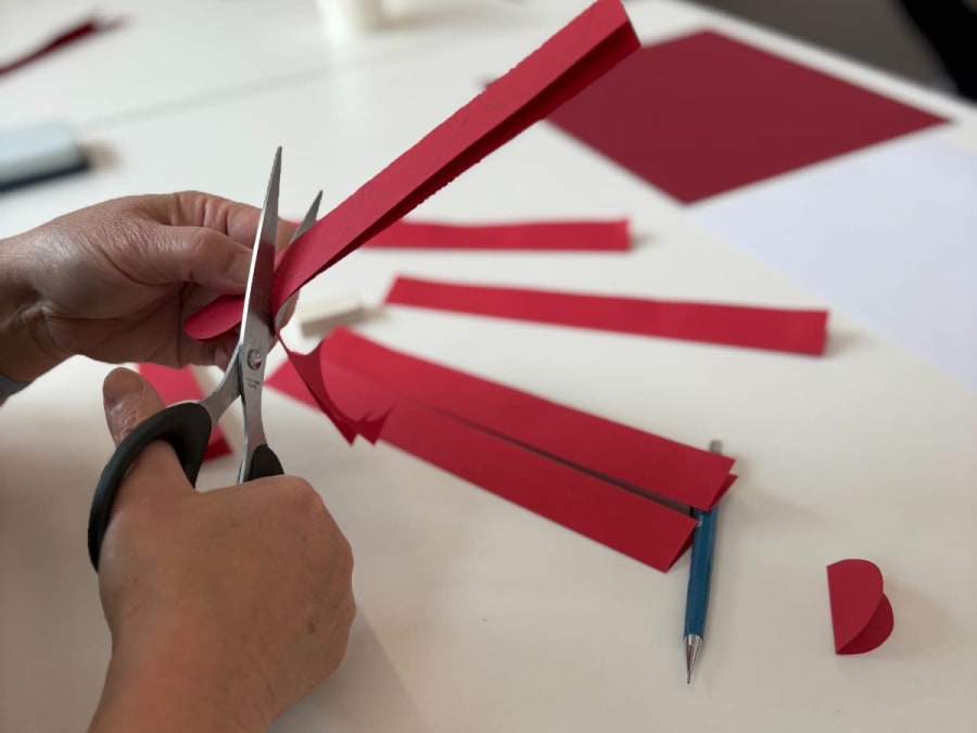 Workshop zur Gestaltung eines Papierfaltkunstwerks im 11. Arrondissement von Paris