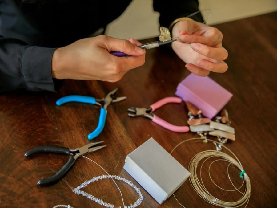 Atelier Fabrication de bijoux et apéro à Fabrègues (34)