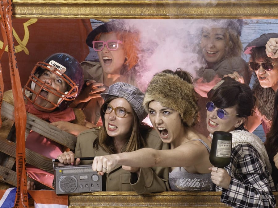 Séance photo studio déjantée spéciale EVJF & EVG à Lyon