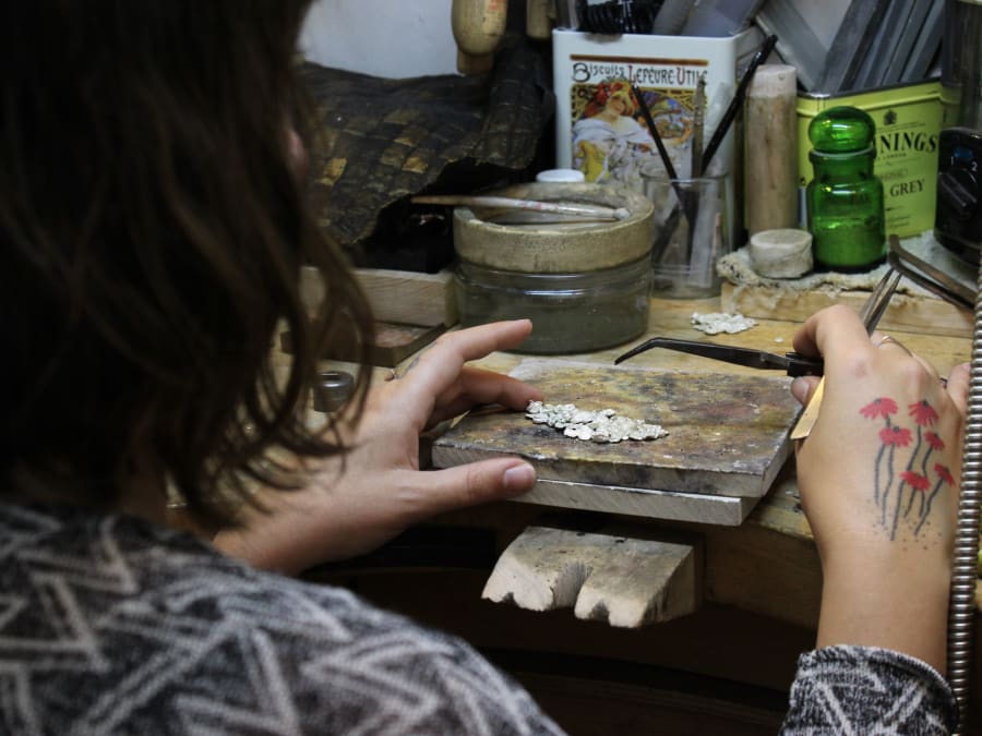 Atelier création de 2 bijoux en pépites d'eau à Marseille (13)