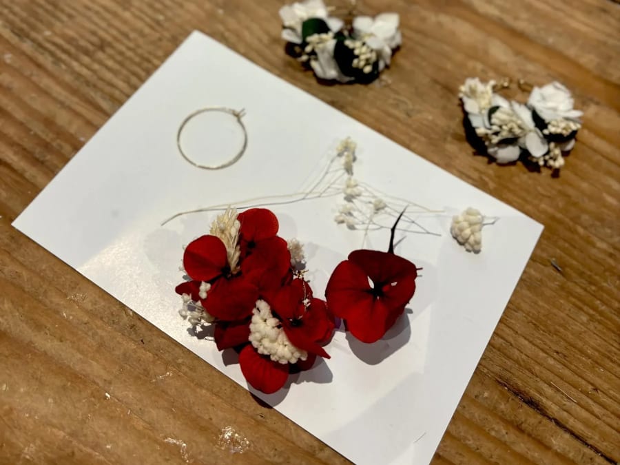 Dried flower earrings workshop in Lille, France
