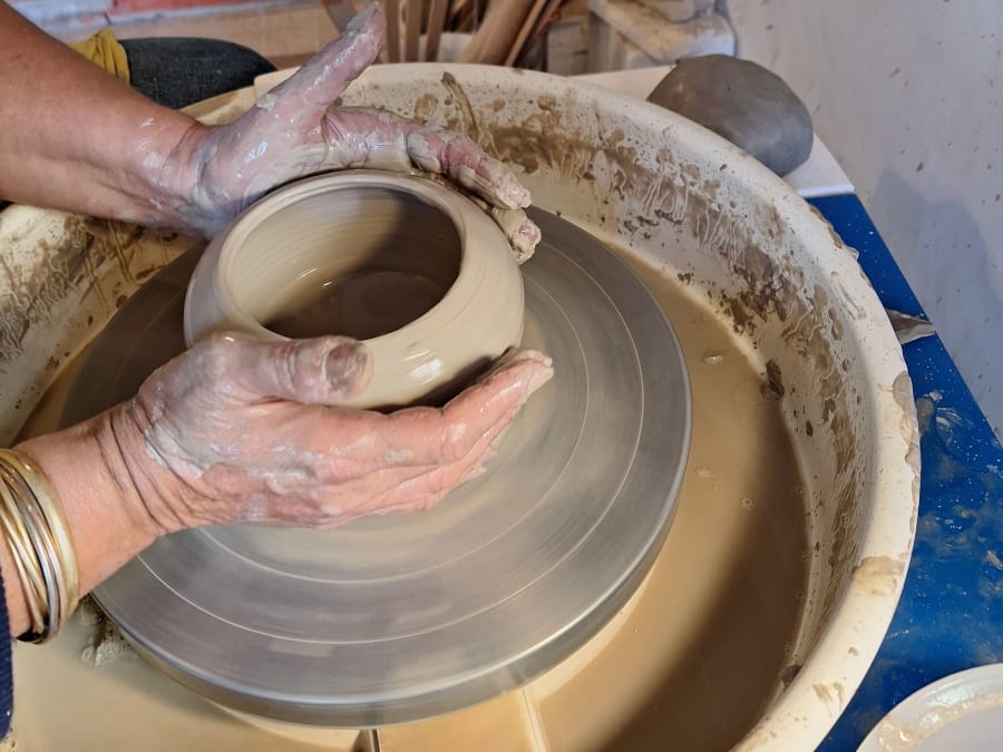 Initiation au tour de potier à Marseille 9ème