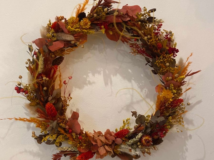 Dried flower head wreath workshop at home in Nantes