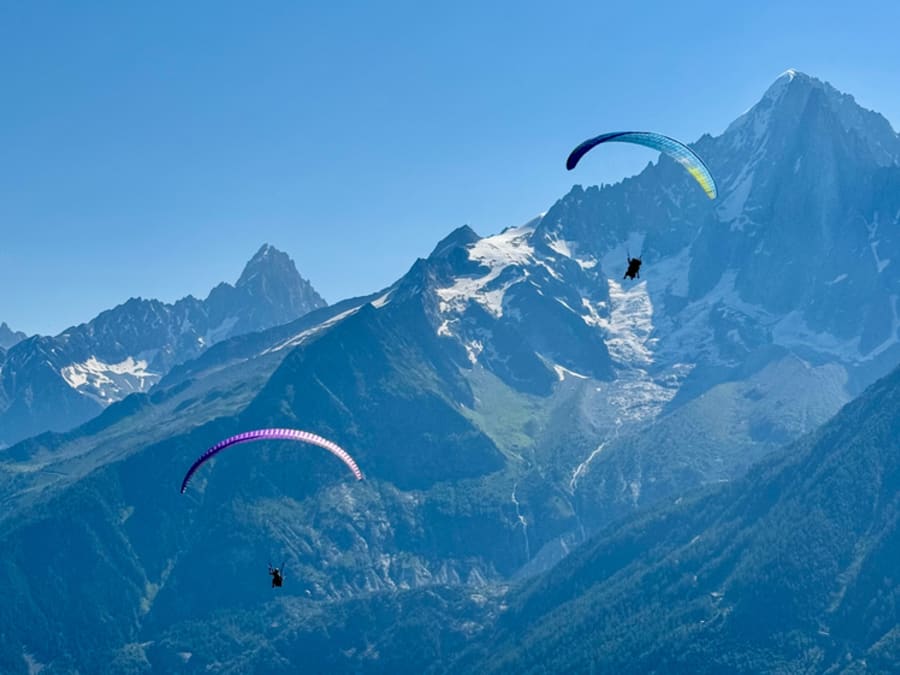 Paragliding flight from Plan de l'Aiguille (74)