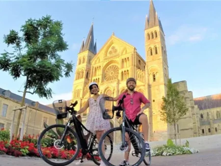 Visita guiada en bicicleta: de Reims a los viñedos de Champaña (