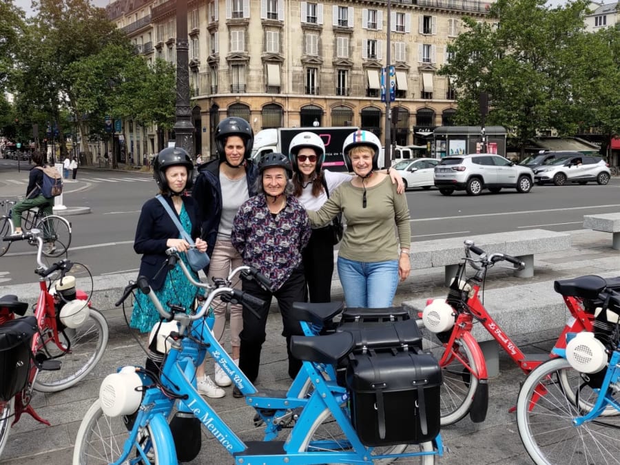 2-hour guided tour of Paris Rive Droite by E-Solex