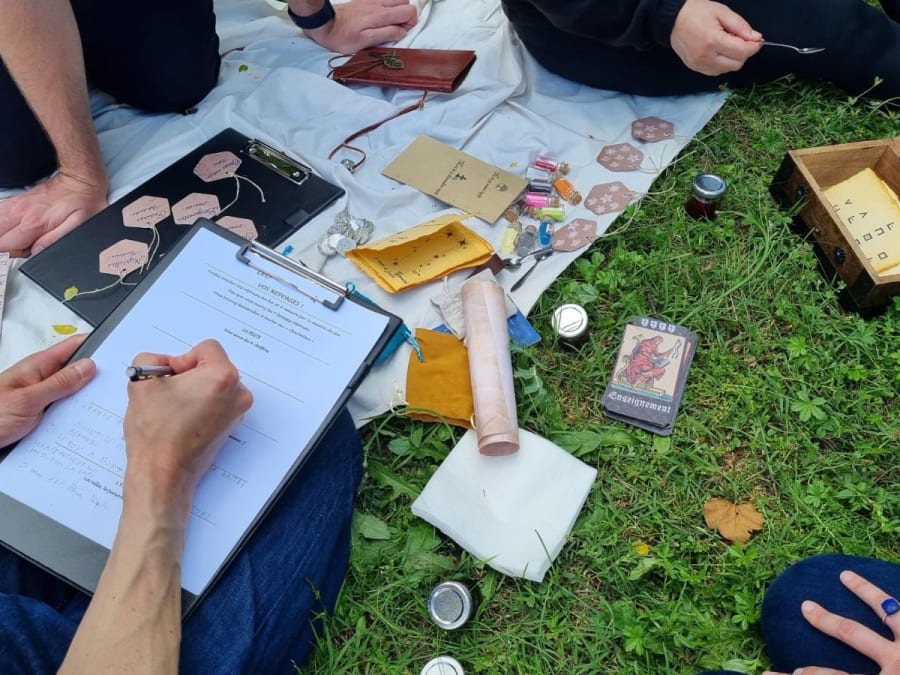 Team Building Escape Game Mobile "Nostradamus"