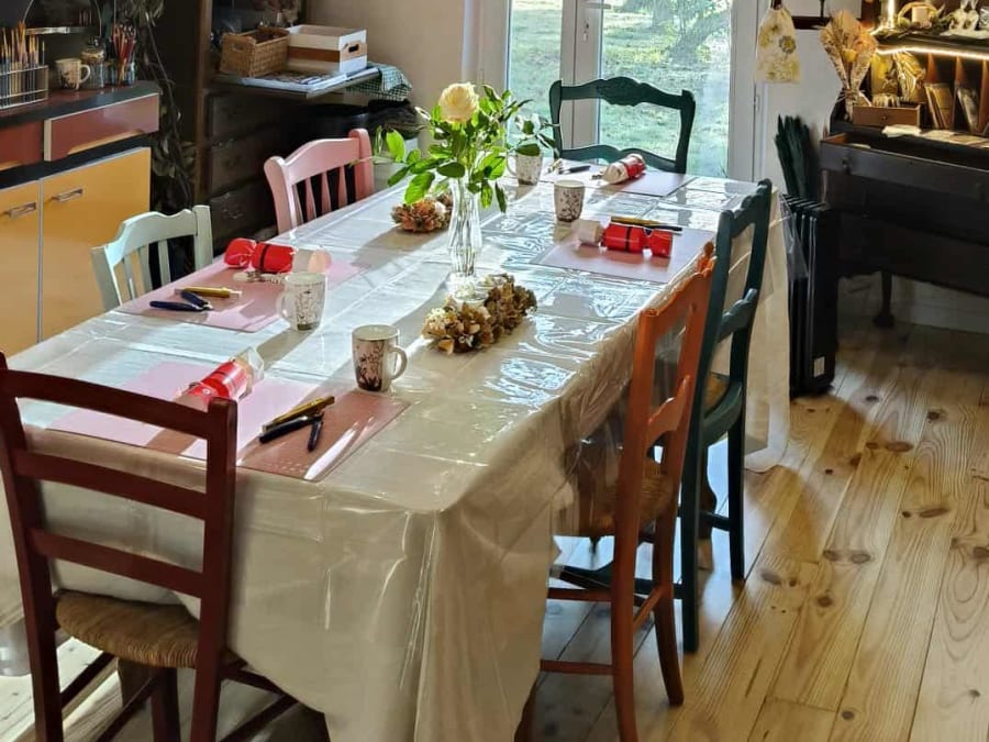 Atelier broderie sur pochon à Luchapt (86)