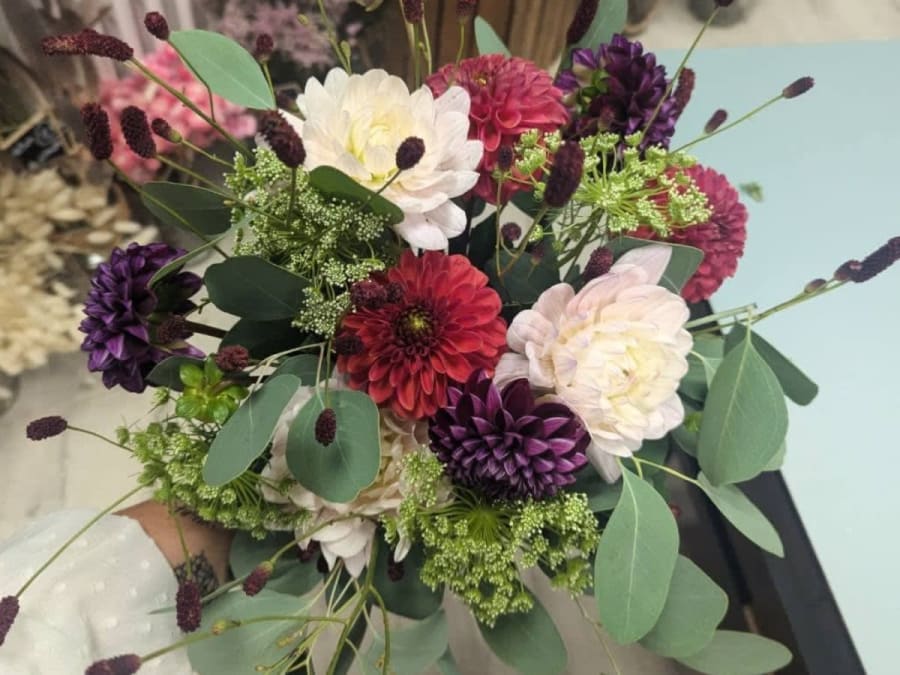 Fresh Flower Arrangement Workshop in Lyon's 6th Arrondissement