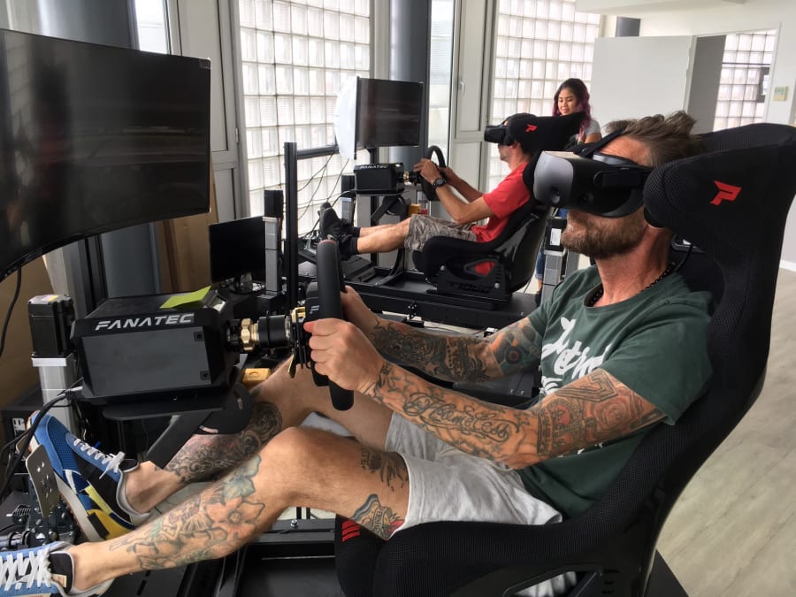 Course automobile en réalité virtuelle à Rezé (44)