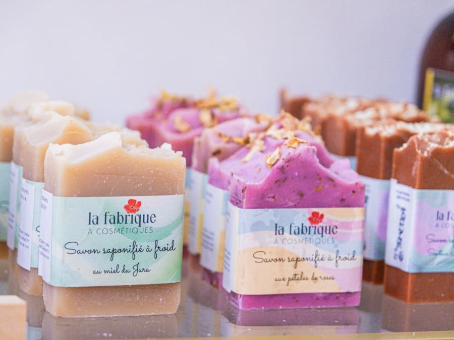 Taller de saponificación en frío de jabón sólido en Poligny (39)