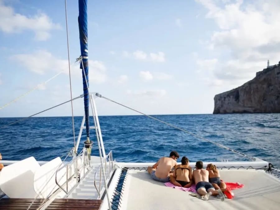 Excursión de un día en barco con almuerzo y baño en las calas de la Costa Blanca, en Denia