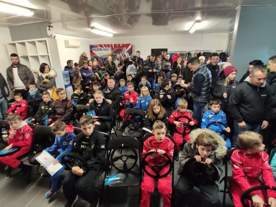 Stage Pilotage Enfant en Clio IV RS proche d'Aix-en-Provence 