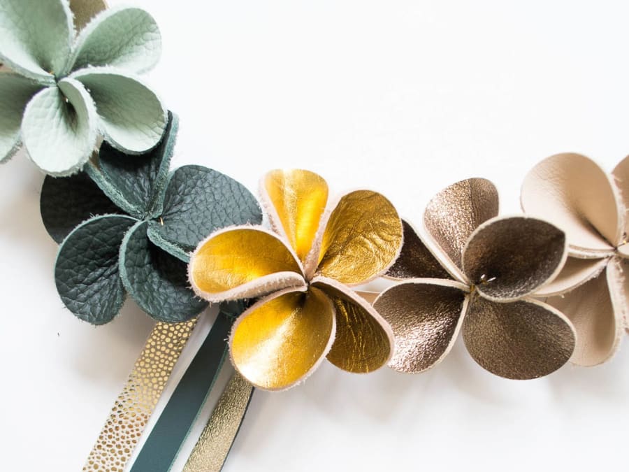 Taller de coronas de cuero en Montjean-sur-Loire