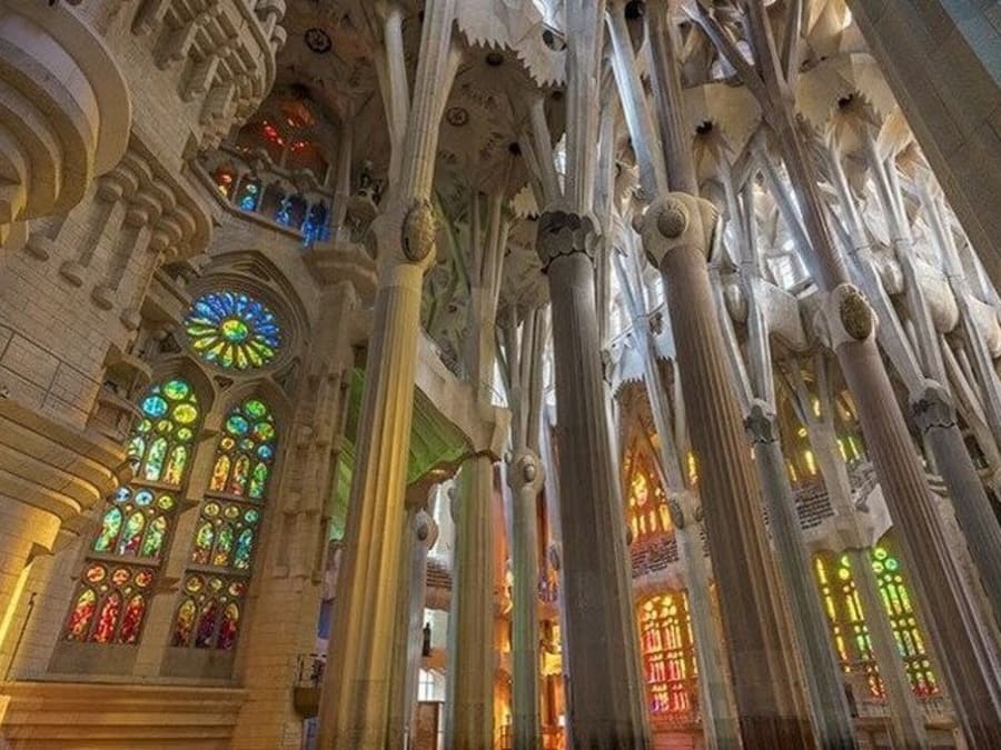 Visite semi-privée de la Sagrada Familia avec accès prioritaire