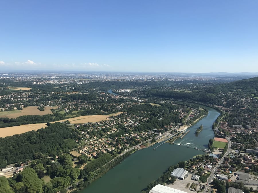 Vuelo en helicóptero sobre el oeste de Lyon (69)