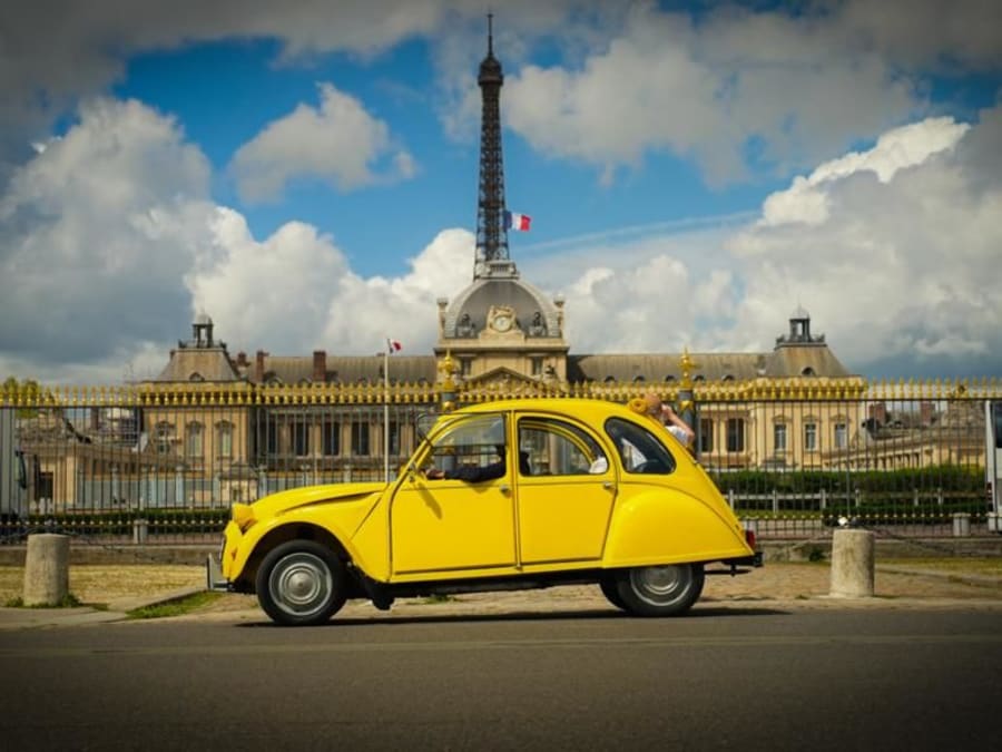 Team Building visite de Versailles & Paris en 2CV