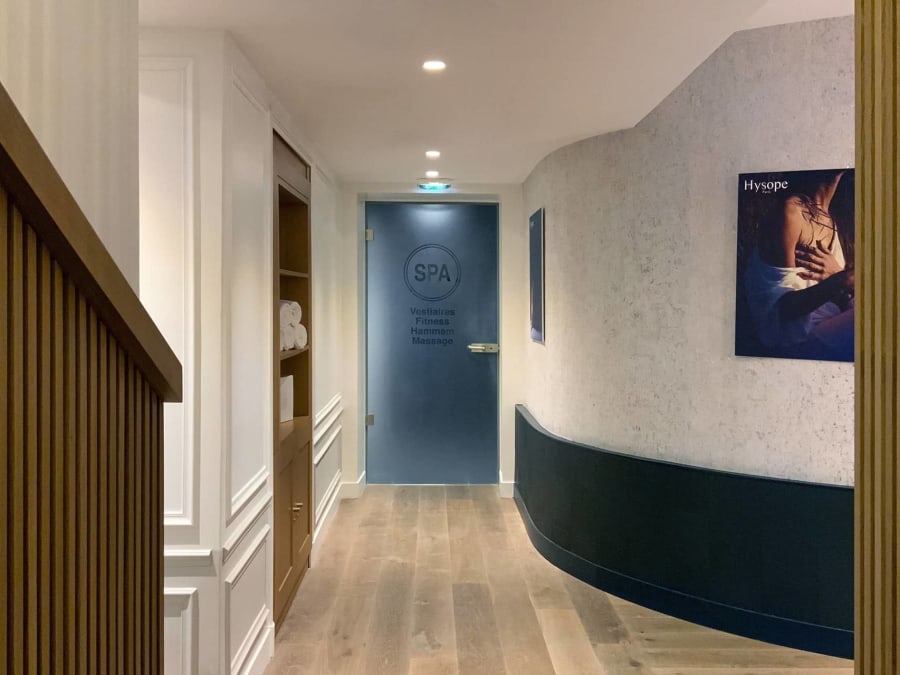 Relaxing massage at Spa Hysope in Paris 8th district