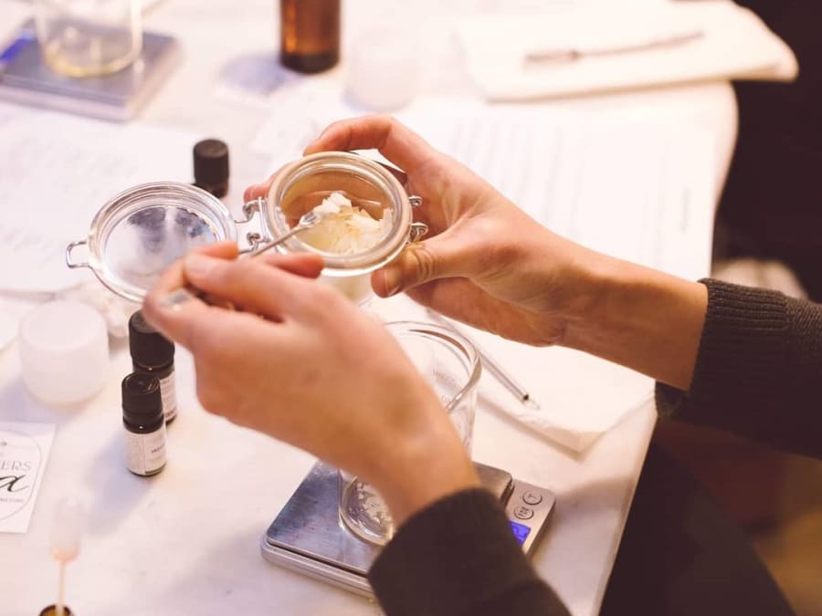 Atelier création d'une brume, huile ou crème mains à Paris 20ème