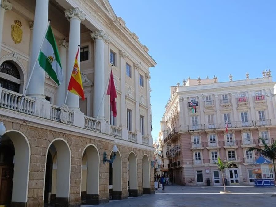 Visita a Cadice: un viaggio nel passato attraverso le immagini 