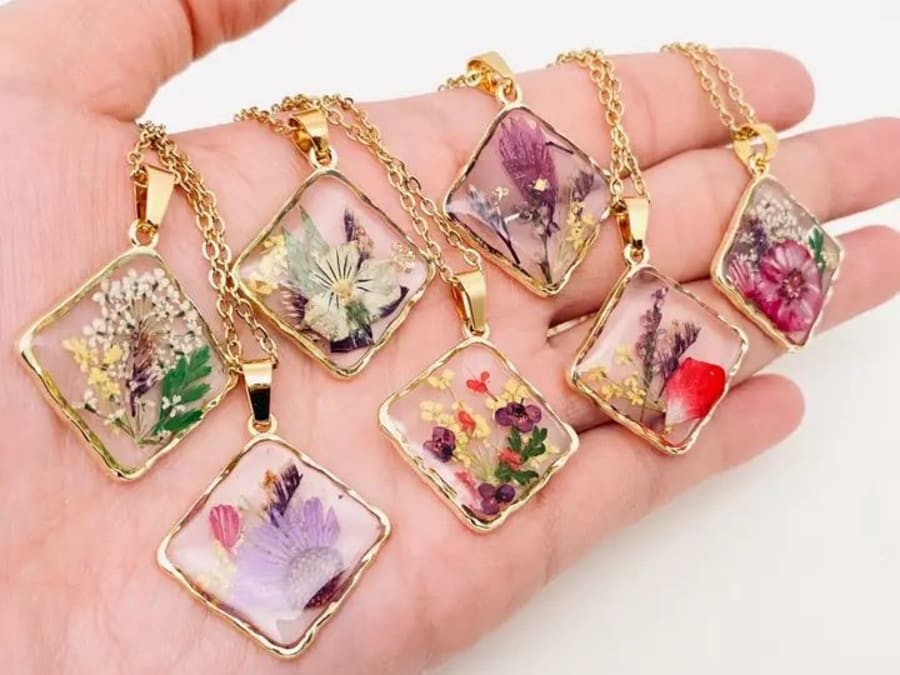 Taller de creación de joyas de resina en el distrito 2 de París