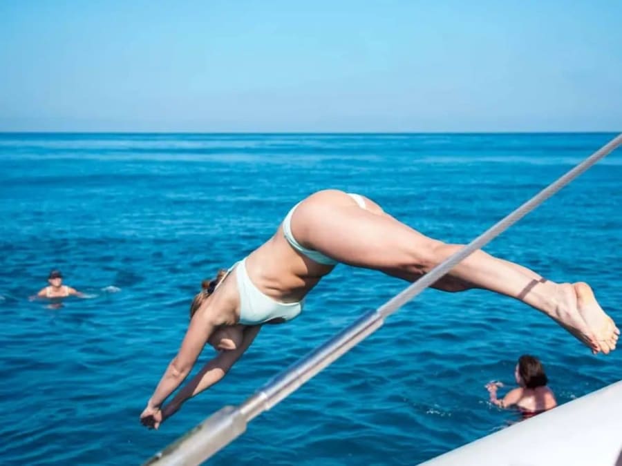 Excursión en catamarán con baño y paella con salida desde Valencia