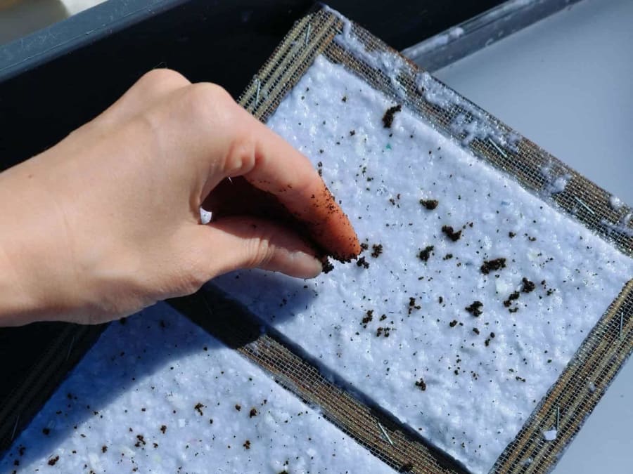 Recycled paper workshop in Luchapt (86)