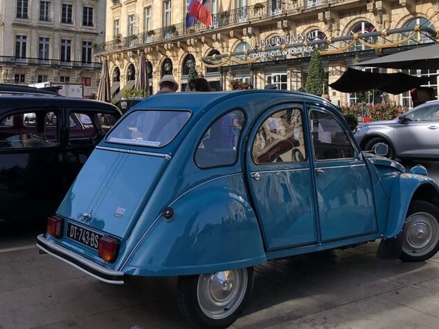 Visite de Bordeaux Unesco en voiture de collection & gourmandise