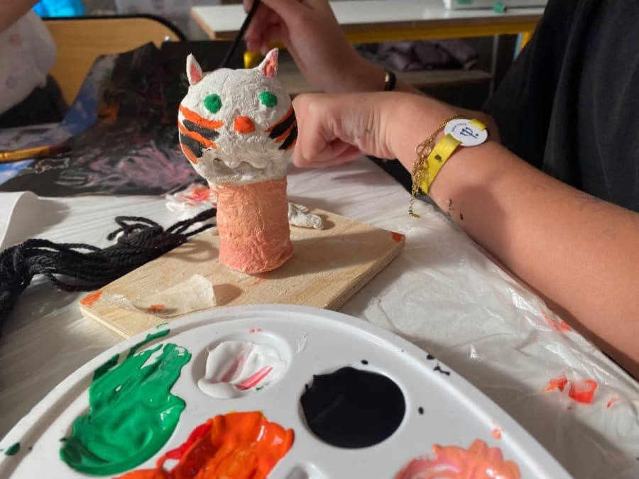 Fabricación de una marioneta de guante con pulpa de madera en Pa