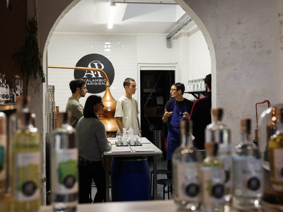 Gin distillation and blending workshop in Paris