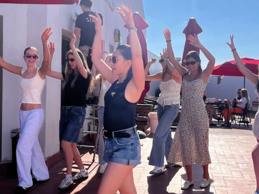 Lezioni di salsa e sangria su una terrazza panoramica a Barcellona