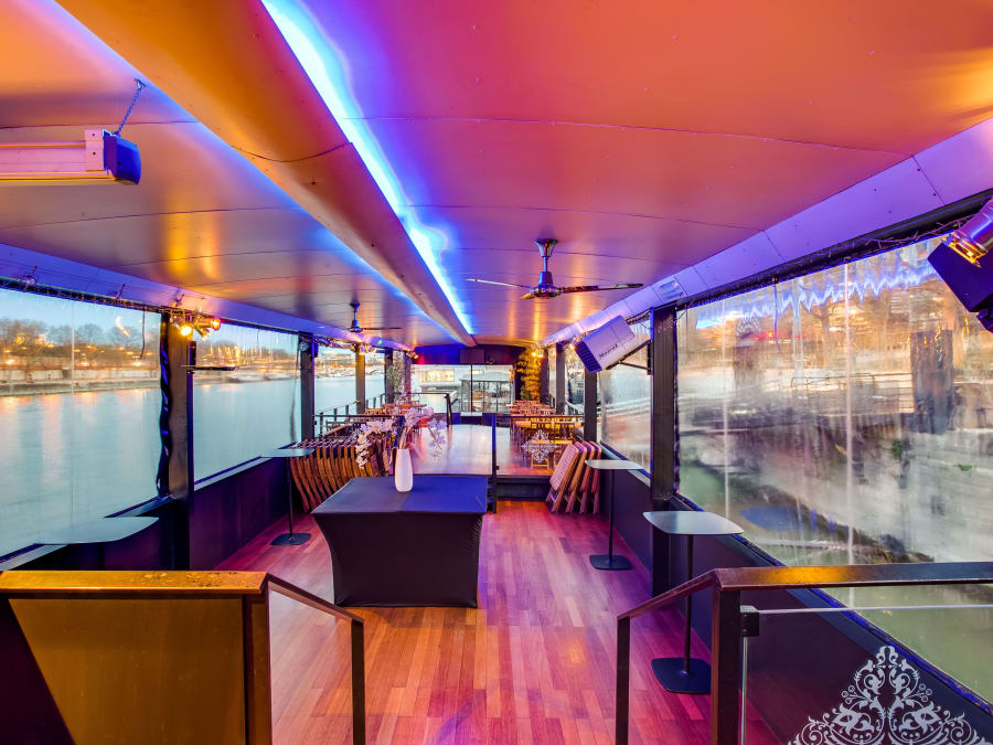 Péniche "La Baleine Blanche" à Paris 13ème