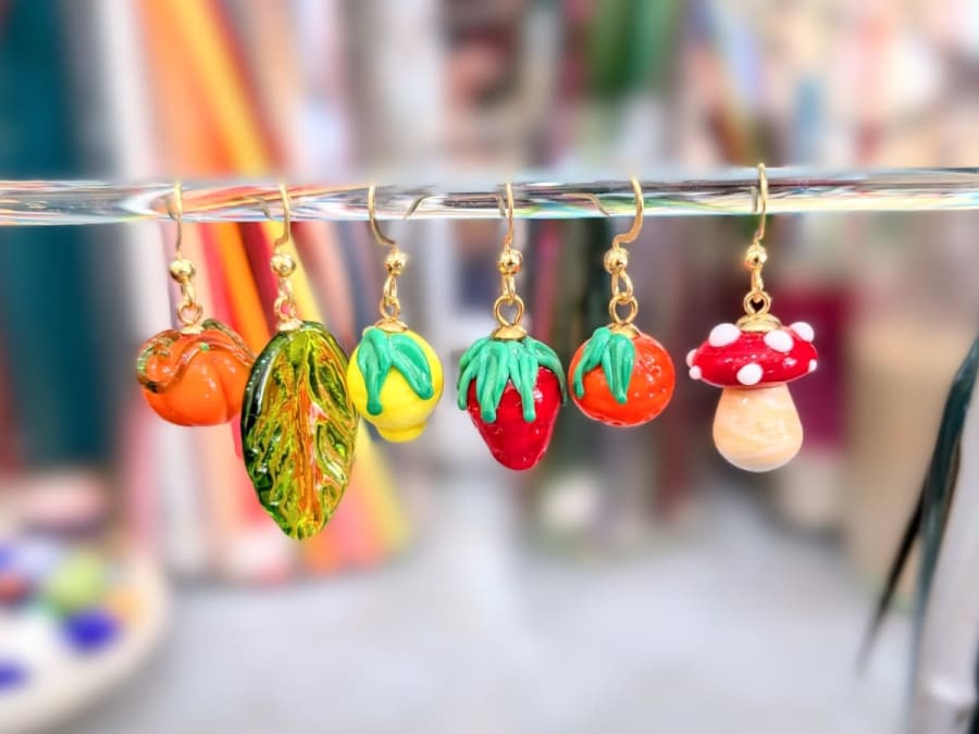 Spun-glass jewelry workshop in Paris 14th arrondissement