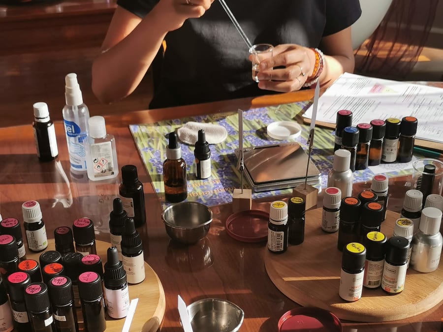 Workshop sui profumi semisolidi e sugli oli profumati a Nantes (44)