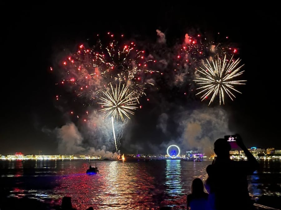 Soirée dîner en catamaran et feu d'artifice depuis Saint-Raphaël