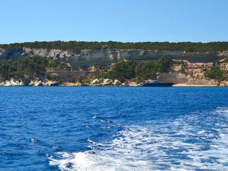 Excursión en barco con baño desde Santa Manza