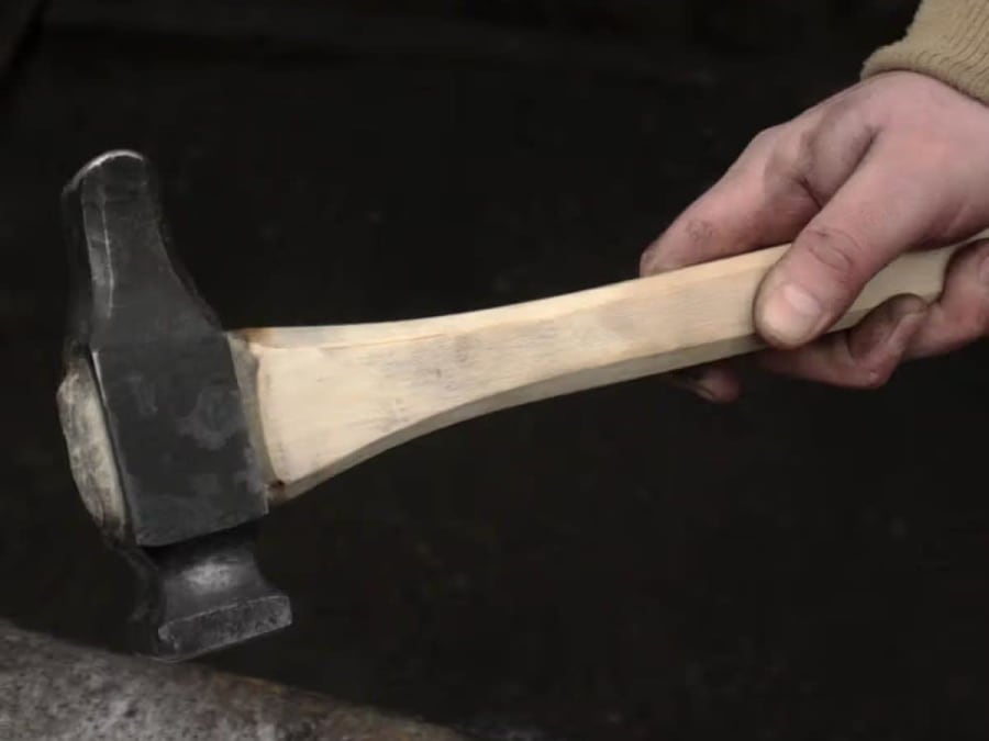 Hammer-Making Workshop in Brissac-Loire-Aubance (49)