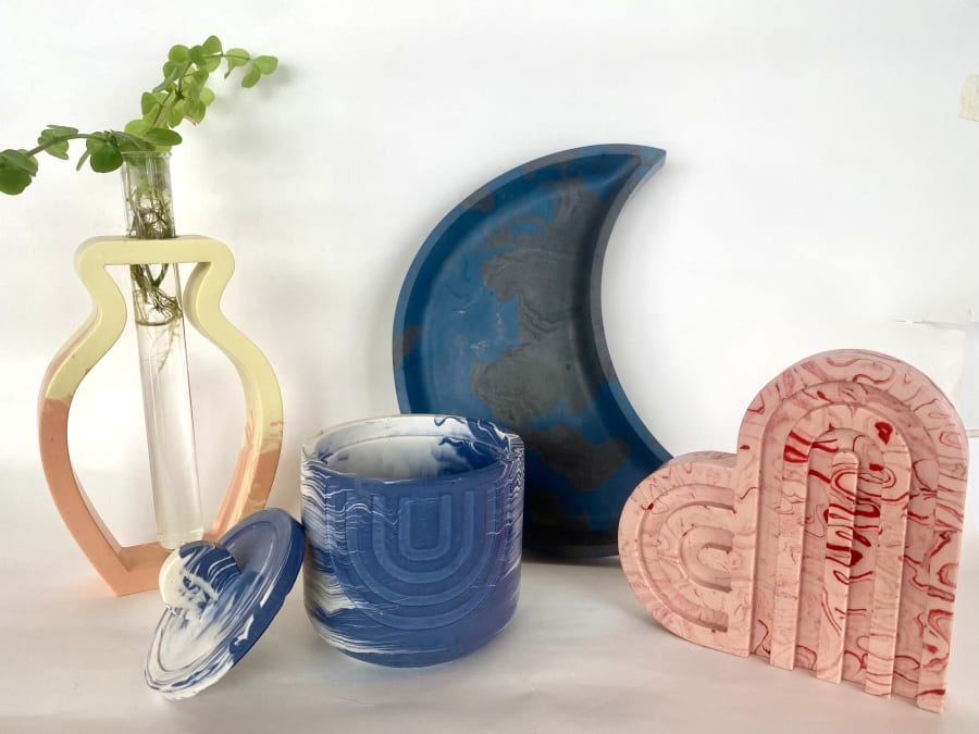 Taller de creación de objetos de resina mineral en el distrito 1