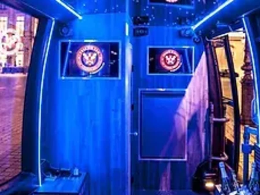 Visite de Paris à bord du Minibus Party