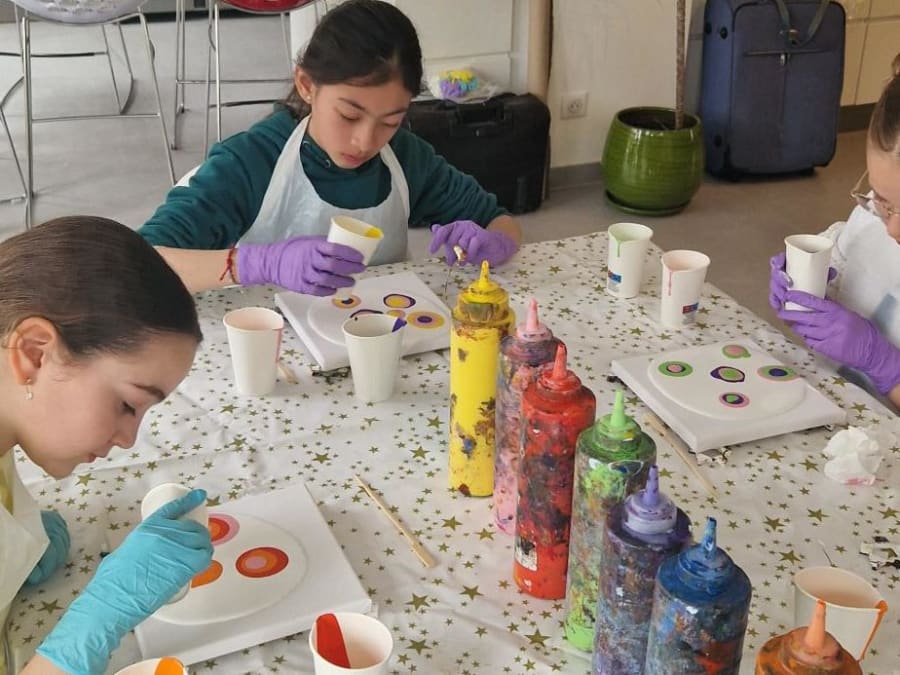 Anniversaire d'art fluide intuitif 6-16 ans à domicile