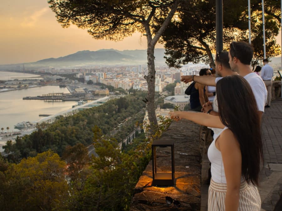 Rondleiding door Málaga per tuk-tuk bij zonsondergang en tapas