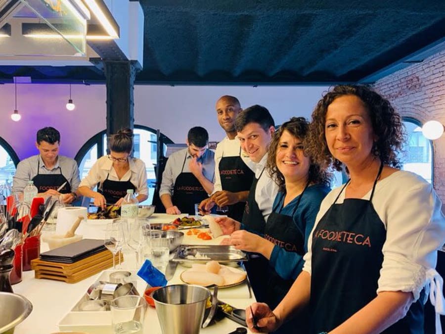 Visita ao mercado de Santa Catarina, aula de culinária de tapas e paella
