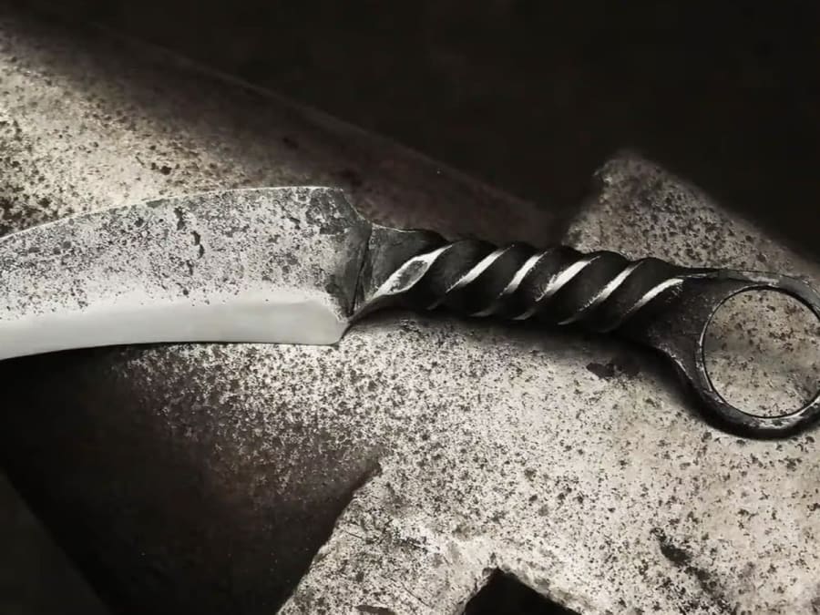 Workshop on Making a Fantasy Knife in Brissac-Loire-Aubance (49)