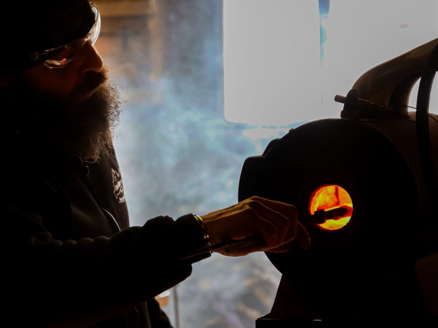 Atelier fabrication d'un couteau en inox à Cluses (74)