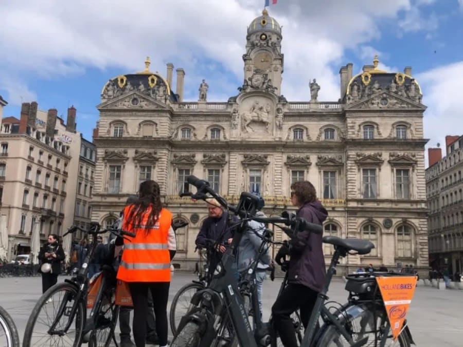 "Must-See" Guided Bike Tour in Lyon