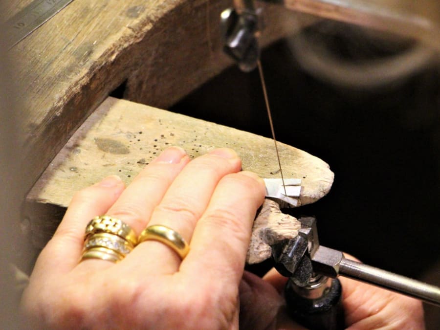 Atelier création de bague en argent à Paris 18ème