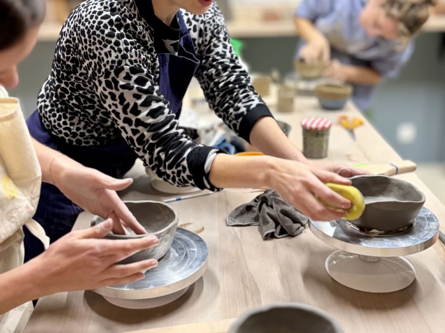 Team building atelier poterie céramique à Paris 9ème