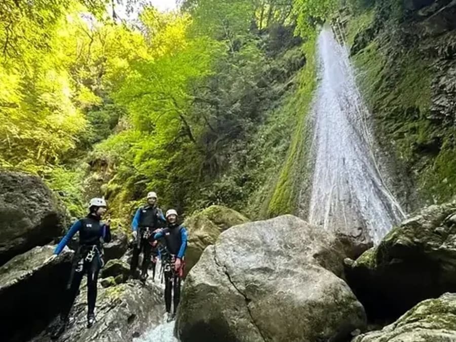 Jornada completa de barranquismo en el cañón de Montmin (74)
