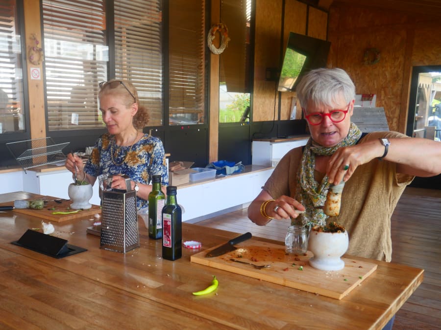 Cocine un pesto de microbrotes en el distrito 20 de París