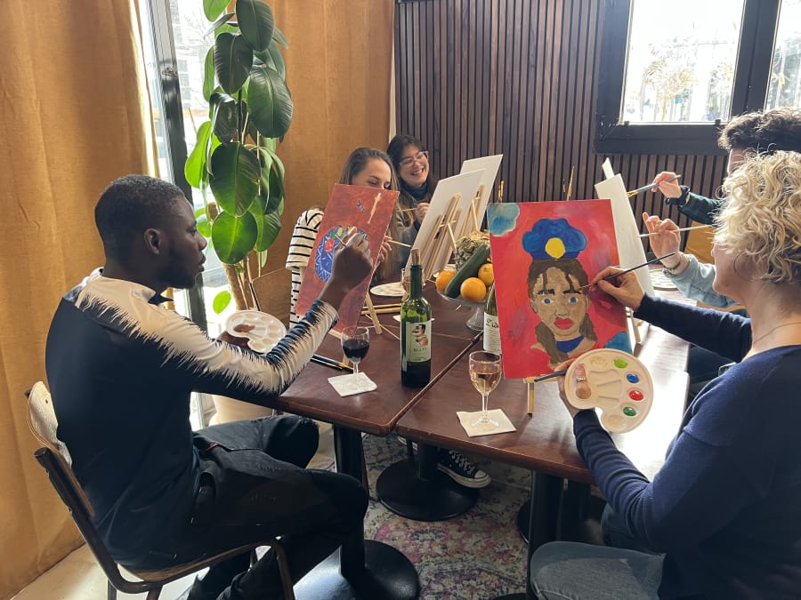 Taller de aperitivos de pintura en el distrito 13 de París